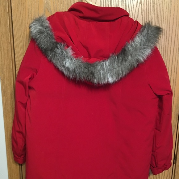 Red coat - Picture 6 of 6